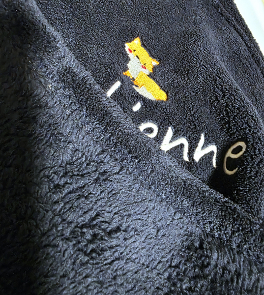 Kuscheldecke extra dick 180x130cm mit Namen/ Motiv/ Emblem bestickt